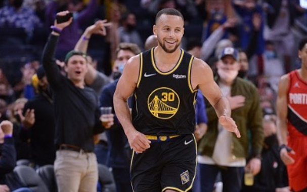  库里三分球里程碑超越雷阿伦  